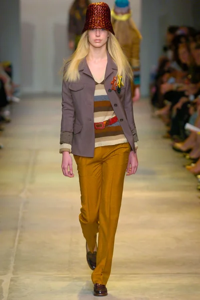 Look 3